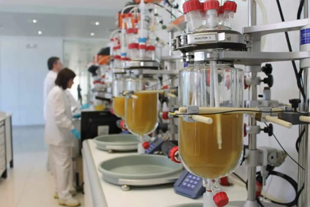 scientists in the laboratory (nutrigenomics)
